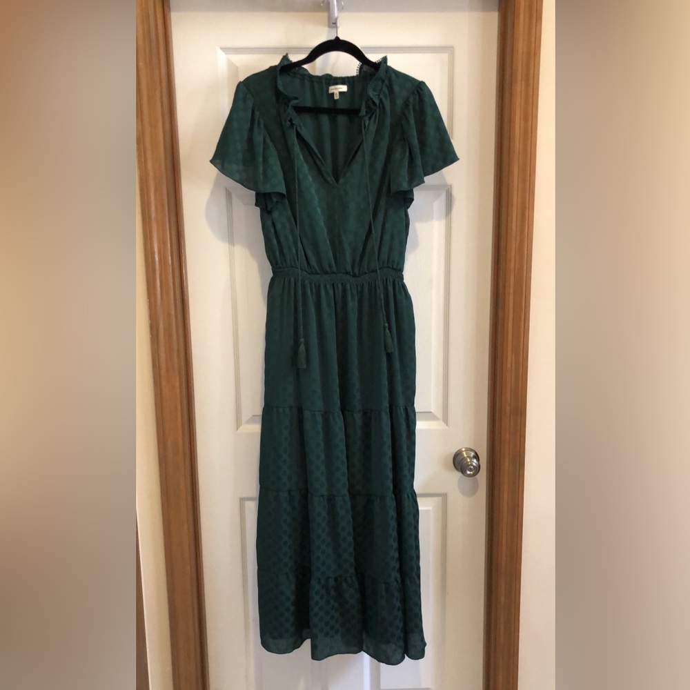 Perfect fall and holiday season dress. Size M.